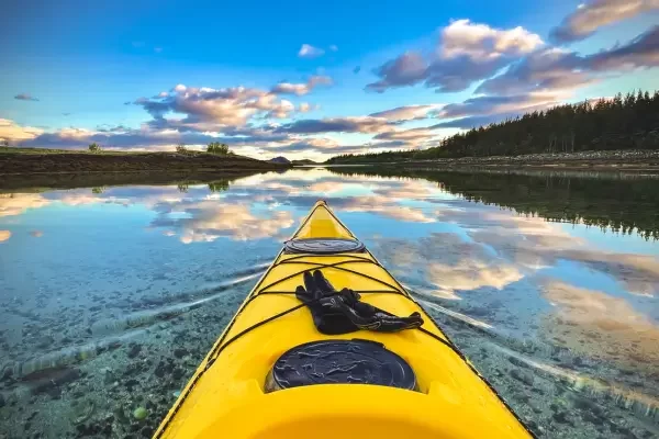 Descubra os melhores destinos de canoagem para iniciantes